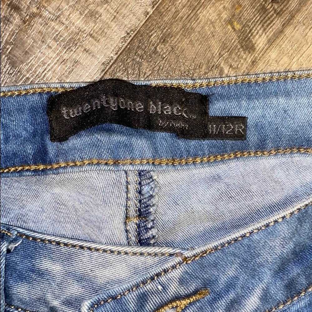 Jeans - Picture 3 of 4